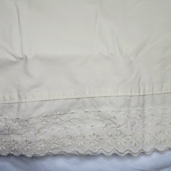 Vintage Martha Stewart Everyday Standard Pillowcases Pair of 2 Eyelet Scalloped - Picture 1 of 13